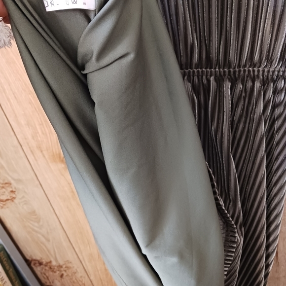 Lucidy Velvet Ribbed Fully Lined Long Sleeve Midi Dress - Picture 6 of 13